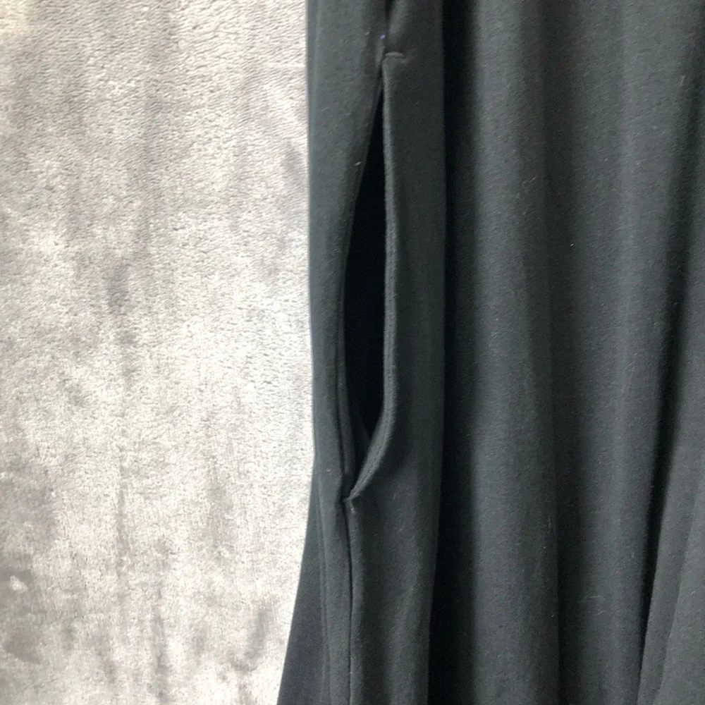 Elegant Black Sleeveless Dress - Picture 7 of 10